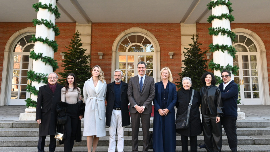 El reparto de la serie 'Cuéntame' visita el palacio de la Moncloa de la mano de Sánchez 002
