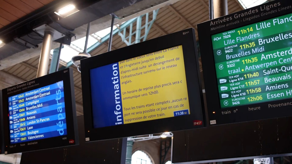 Pantallas de la estación de tren de Gare du Nord en París