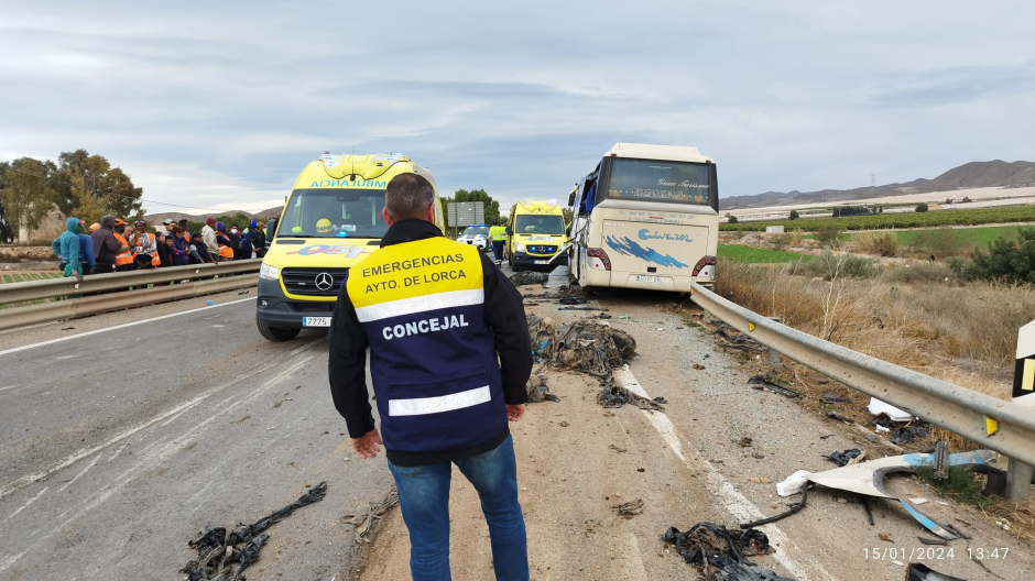 Accidente en Lorca con un camión y un autobús