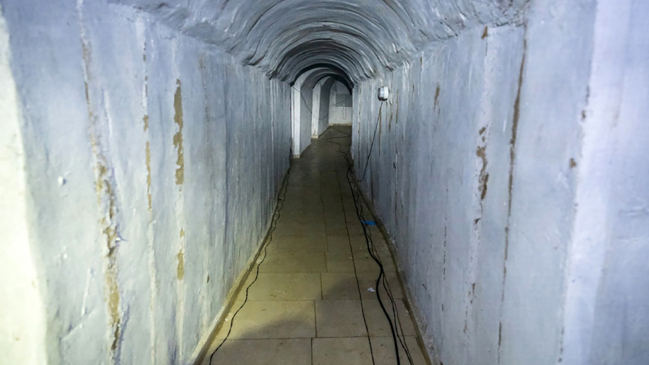 Túnel localizado por soldados israelíes en Gaza donde los terroristas de Hamás habrían retenido a los 20 rehenes
