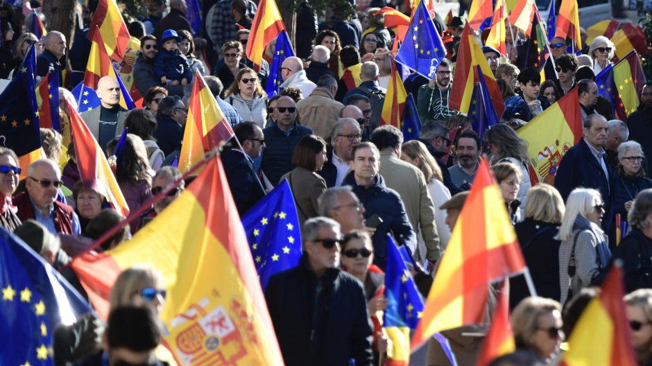 Decenas de miles de manifestantes se ha reunido en la Plaza de España de Madrid