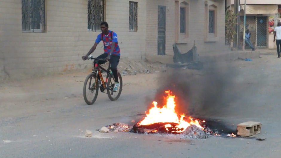 Fuego en las calles de Dakar (Senegal) ante la inestabilidad política