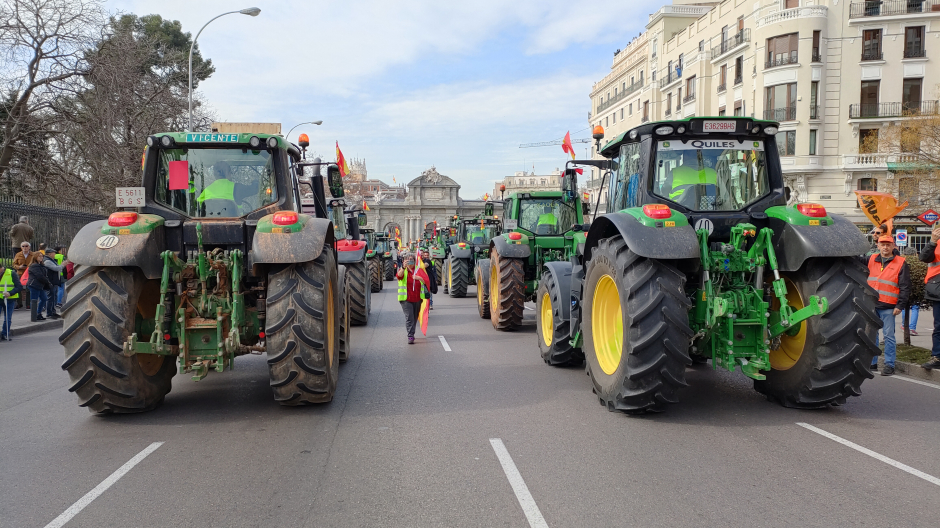 Así ha sido la entrada de los tractores en la Puerta de Alcalá de Madrid