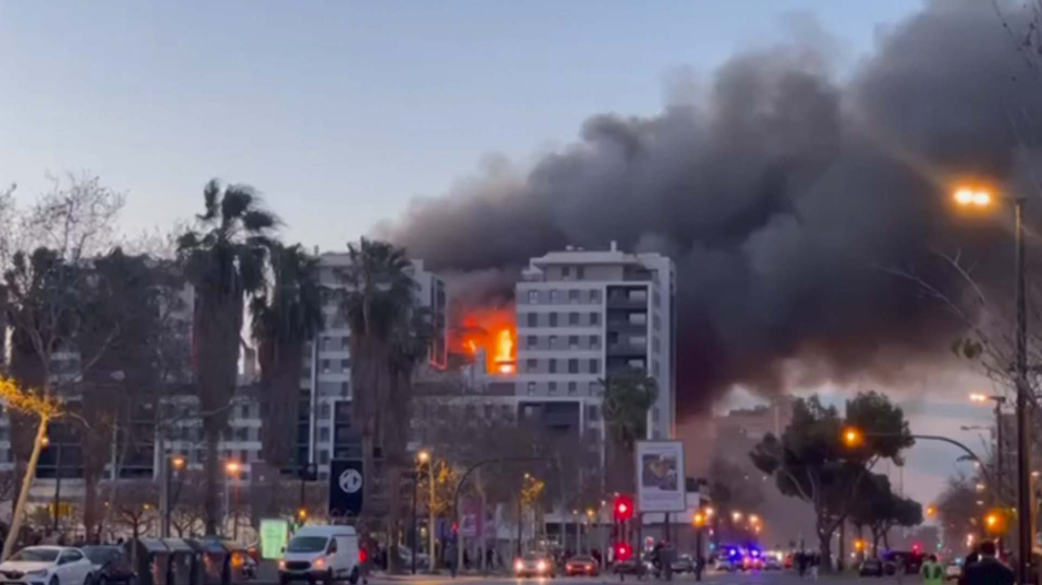 Incendio en un edificio de más de 130 viviendas de Valencia