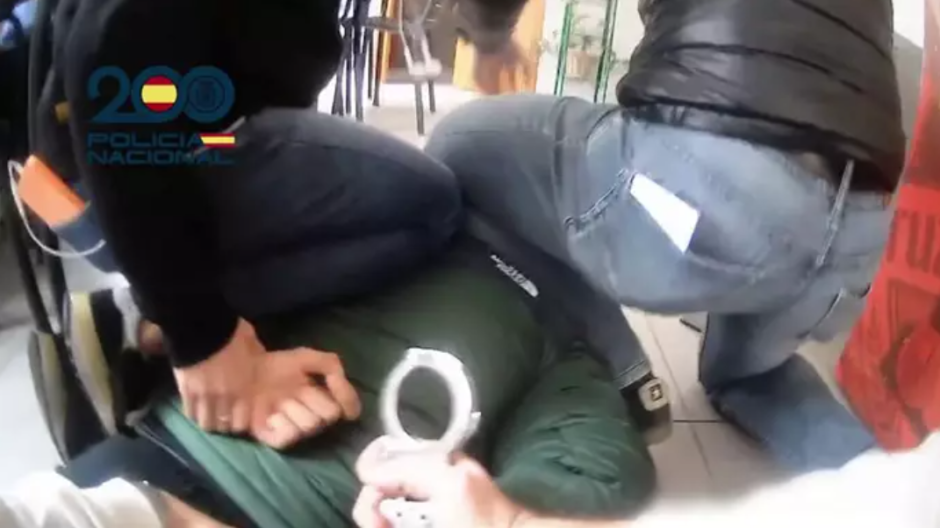 Momento de la detención en Salou (Tarragona) de un peligroso líder de un clan de marsella dedicado al tráfico de drogas