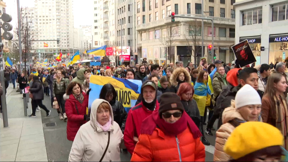 Miles de personas piden en Madrid el fin de la guerra en Ucrania en su segundo aniversario