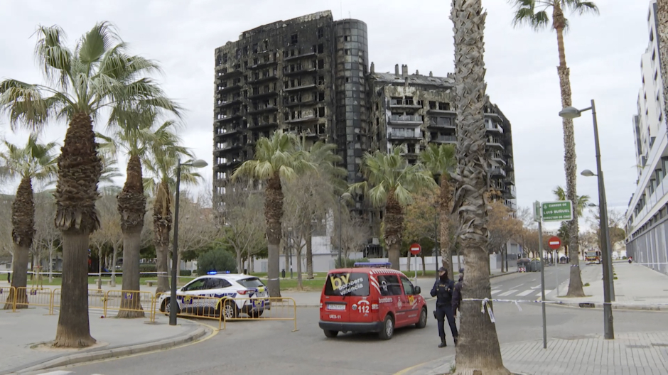 Fachada del edificio quemado en Valencia