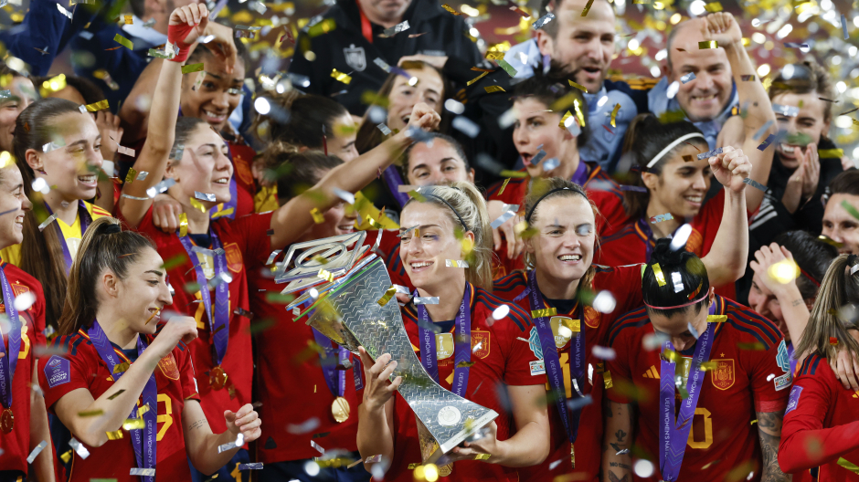 Las jugadoras de la Selección Española celebran la victoria en la Liga de Naciones Femenina