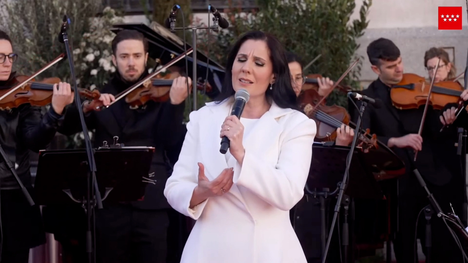Diana Navarro canta la canción Adiós en homenaje a las víctimas del terrorismo