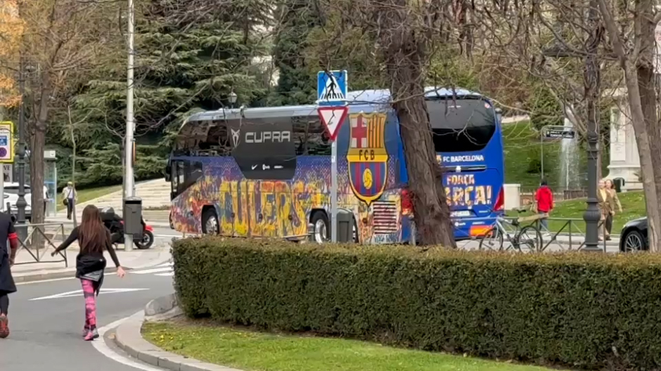 La llegada del F.C. Barcelona se topa con la tractorada en Madrid