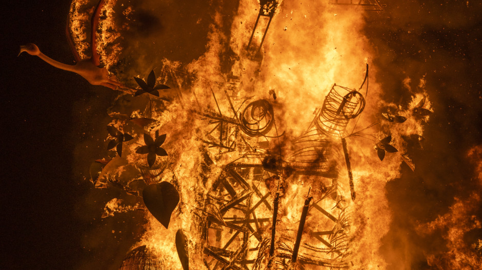 DIRECTO | 'Cremà' de la Falla del Ayuntamiento de Valencia 2024