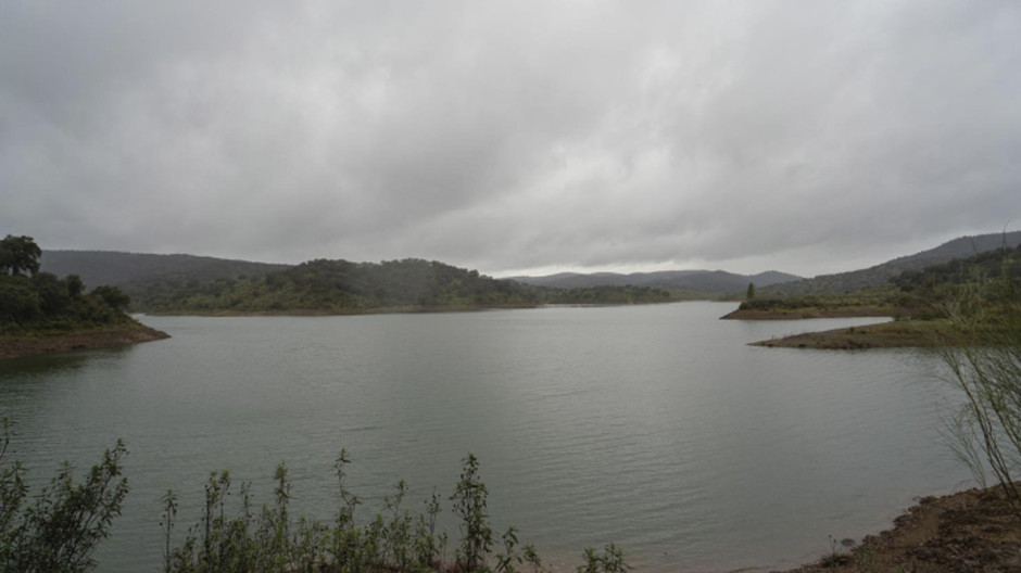 Vista del pantano de La Minilla, que suministra agua a Sevilla, en una imagen de archivo