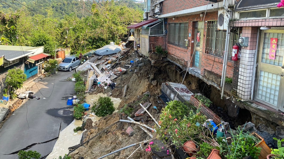 Efectos del terremoto en las calles de Taiwán