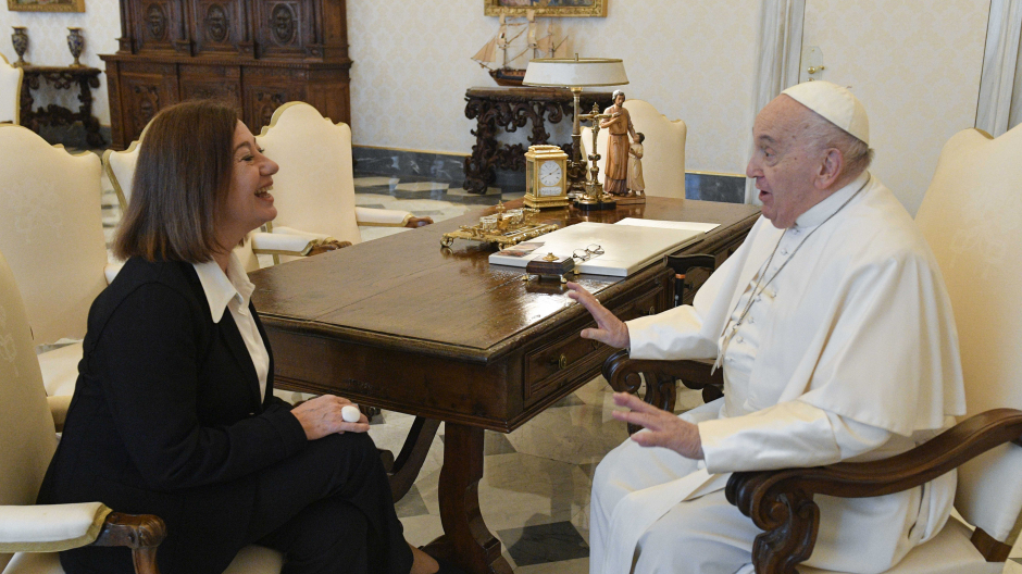 La presidenta del Congreso español, Francina Armengol, es recibida en audiencia por el papa Francisco en el Vaticano