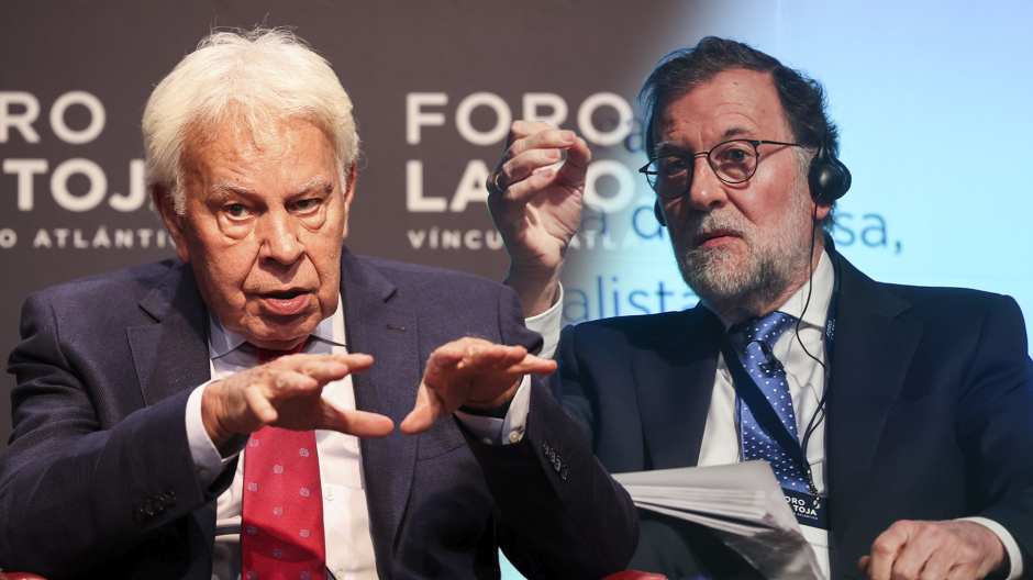 Felipe González y Mariano Rajoy durante su intervención en el Foro la Toja