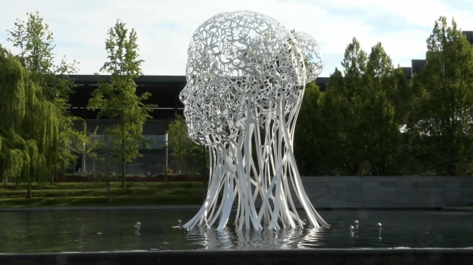 La nueva escultura de Jaume Plensa con motivo del centenario de Telefónica