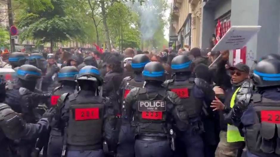 El 1 de mayo convierte París en un campo de batalla con una docena de policías heridos