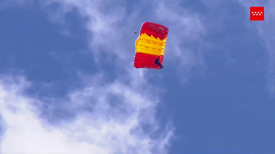 l espectacular salto de la Zapadores Paracaidista