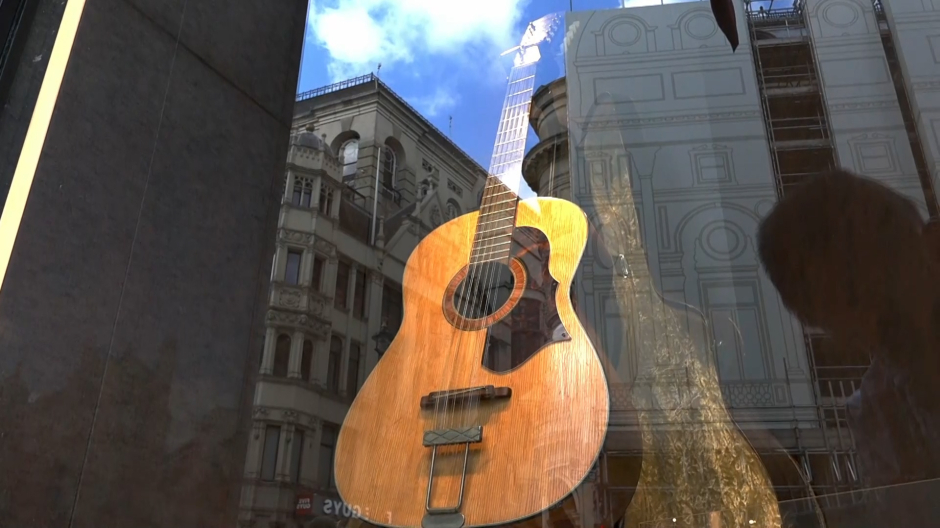 Imagen de la guitarra perdida durante años del Beetle John Lennon