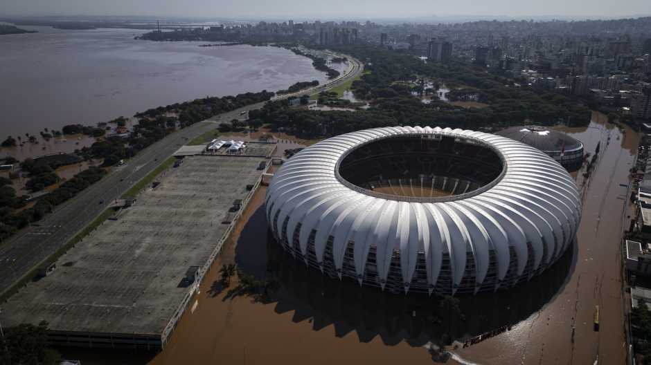 Estadio de fútbol inundado en Brasil
