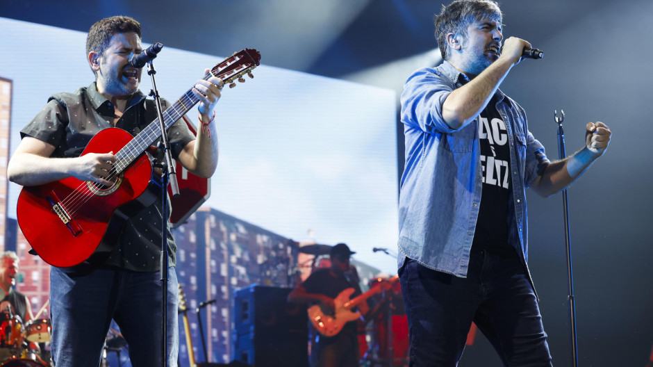 Mucha emoción y rumba en el inicio de la gira de Estopa por sus 25 años de carrera