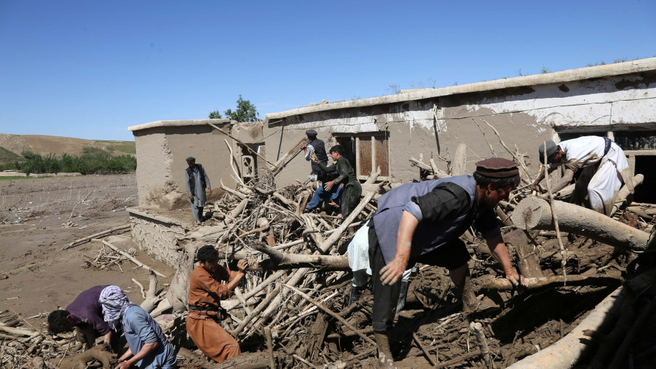 Afganistán sigue buscando desaparecidos tras la inundaciones que han dejado más de 350 muertos