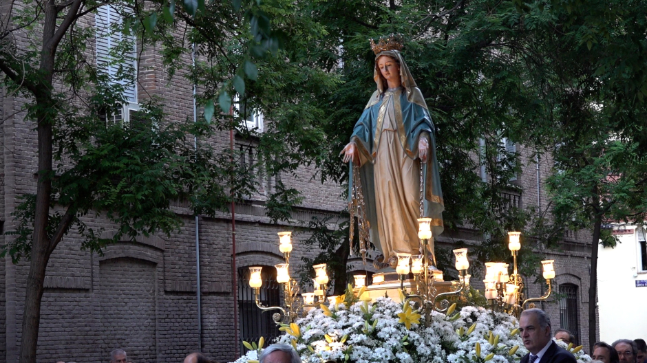 La Virgen Milagrosa recorre las calles de Madrid