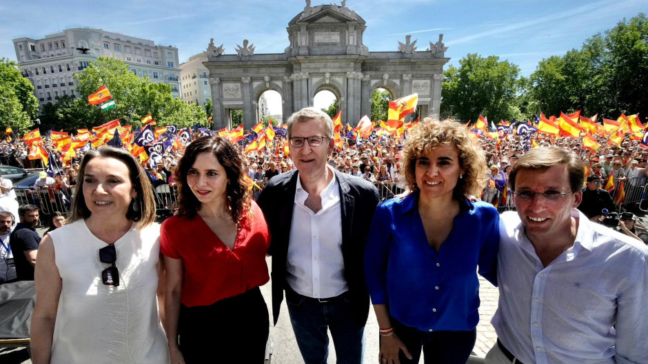 Gamarra, Ayuso, Feijóo, Montserrat y Almeida en la manifestación de este domingo