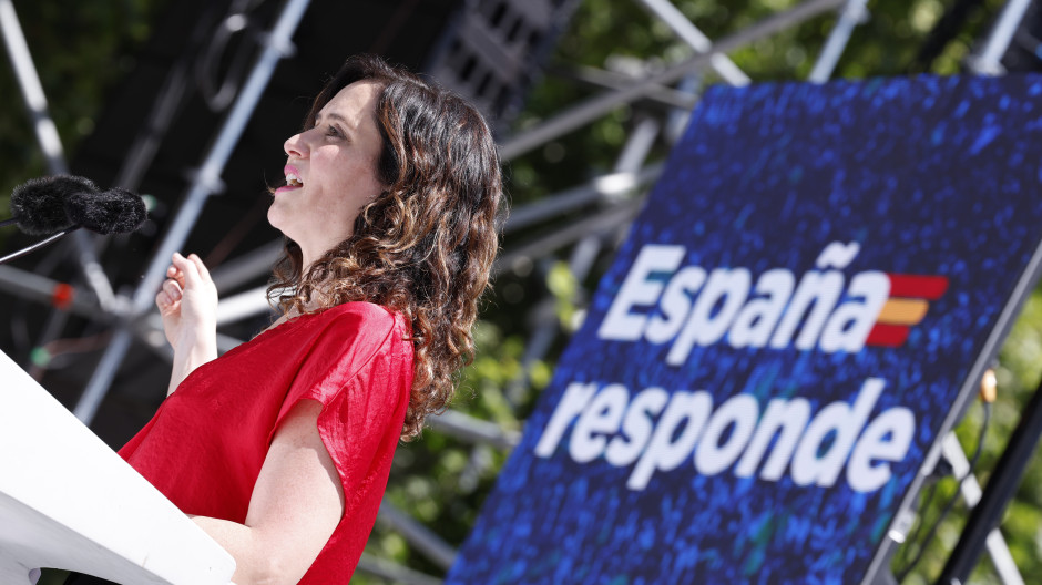 Ayuso rescata su vídeo de campaña y el famoso 'Ganas' para celebrar el año de su mayoría absoluta