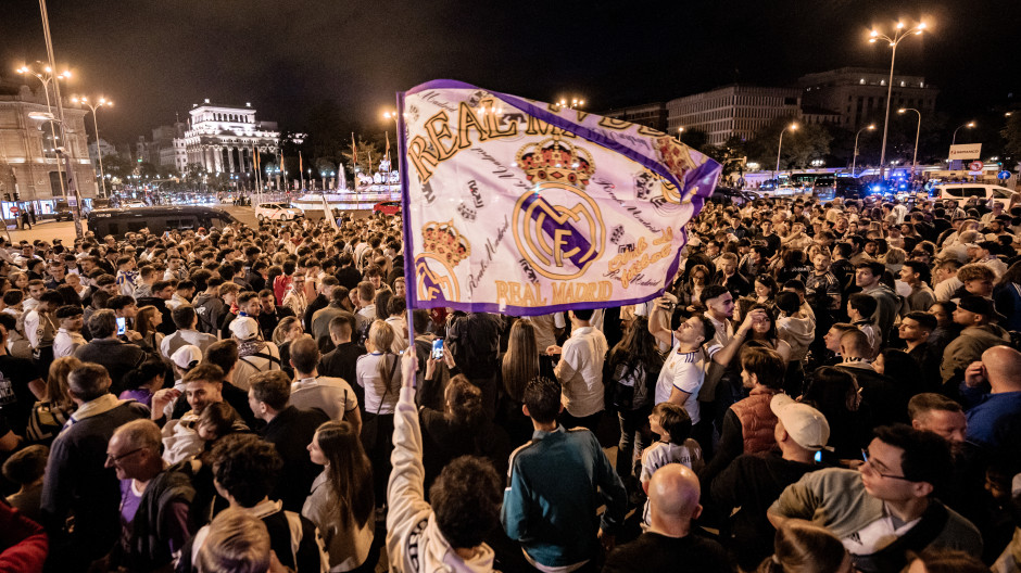 Fiesta en Cibeles tras la victoria del Real Madrid en la Champions