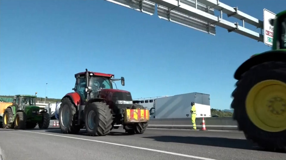 Las protestas de agricultores cortan la frontera entre España y Francia