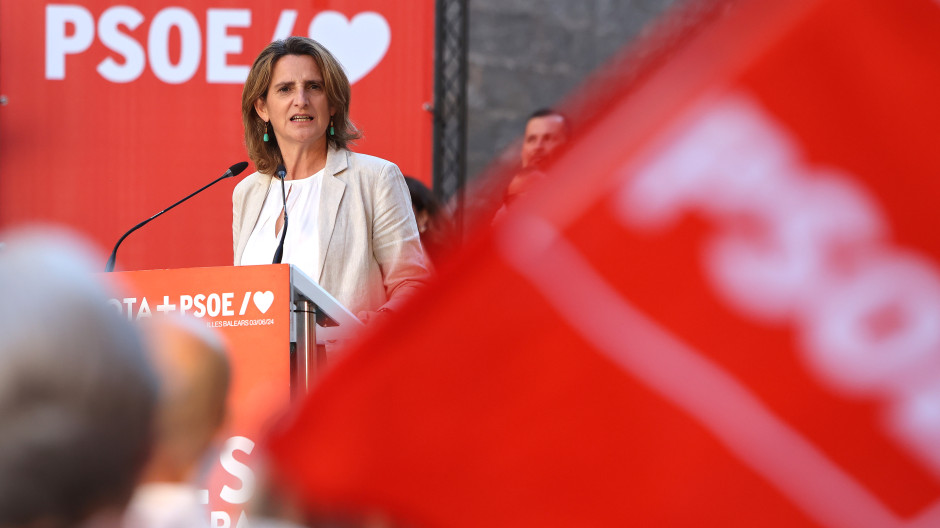 Teresa Ribera participa en un diálogo junto a Pepe Álvarez y Unai Sordo