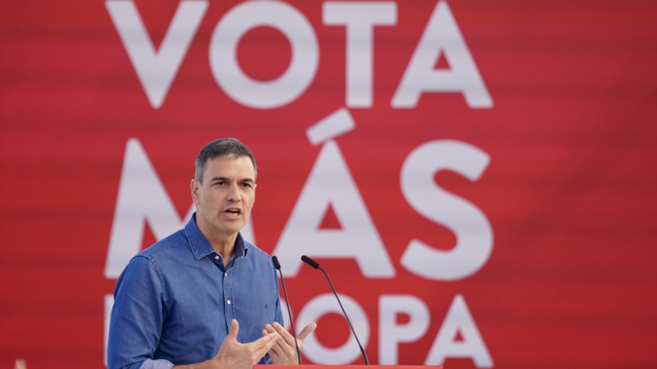 Pedro Sánchez en un mitin del PSOE en Hospitalet de Llobregat, en directo