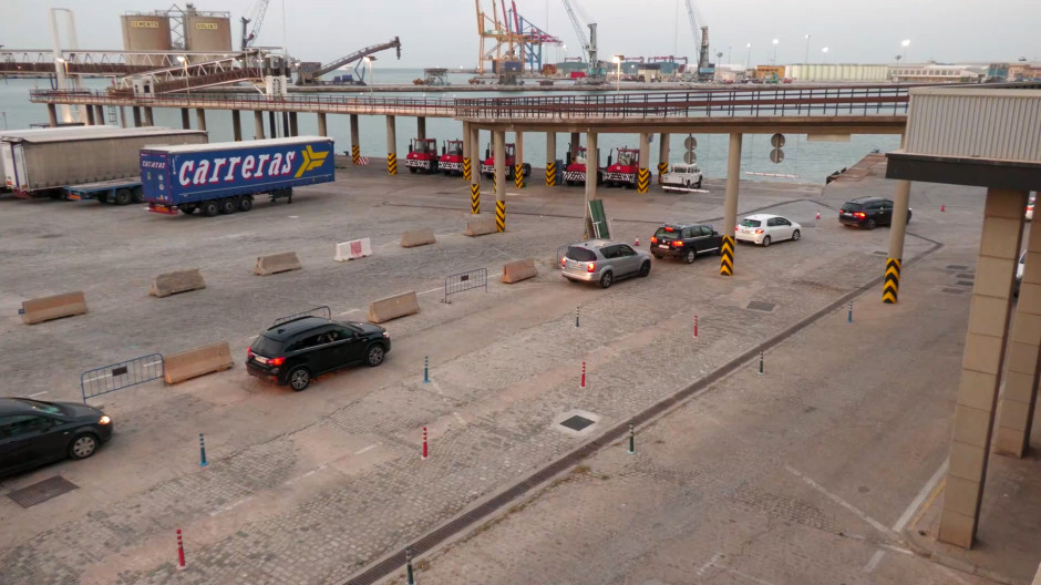 Puerto de Málaga en el inicio de la operación «Paso del Estrecho»
