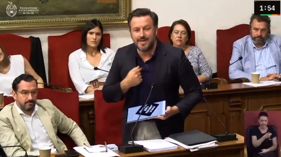 El alcalde 'popular' de Elche denuncia que lleva un mes sufriendo una campaña homófoba desde la izquierda