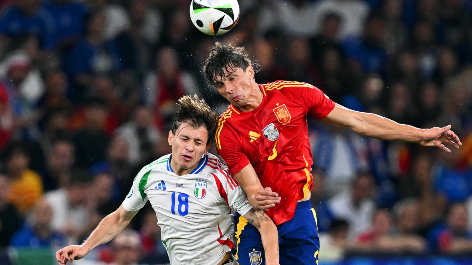 Robin Le Normand en el partido ante Italia