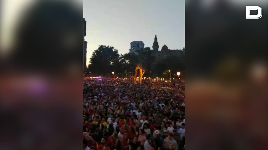 Fuego rojo, banderas y «¡Viva España!»: locura en Cataluña por el triunfo de la selección