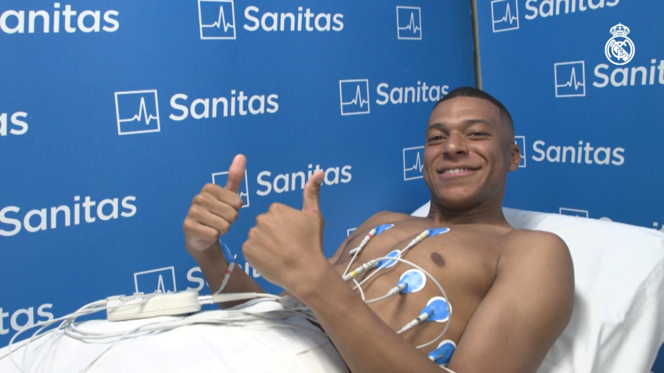 Kylian Mbappé durante el reconocimiento médico