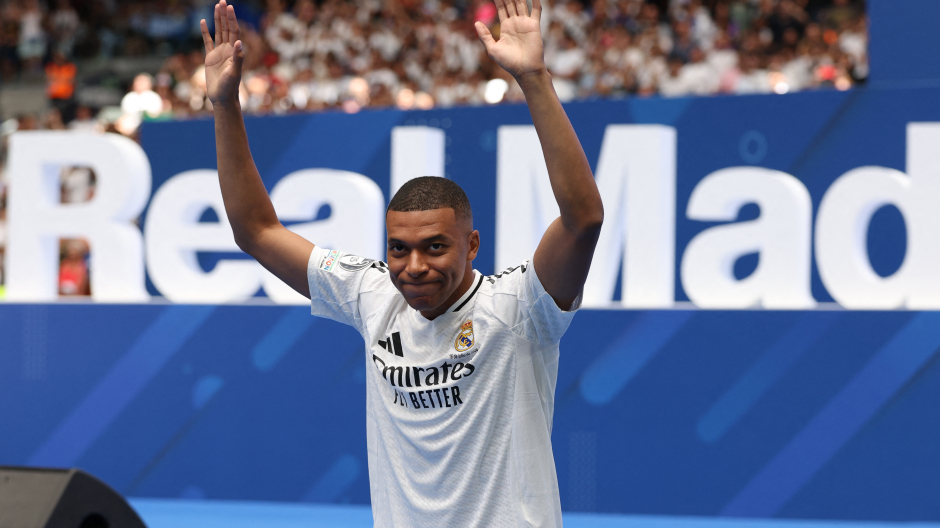 Kylian Mbappe en su salida del túnel de vestuarios como nuevo futbolista del Real Madrid