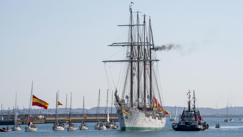 El buque escuela Elcano a su llegada al puerto de Cádiz