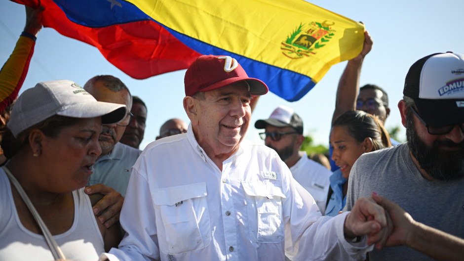 Edmundo González Urrutia, candidato presidencial de la oposición venezolana en un acto de campaña