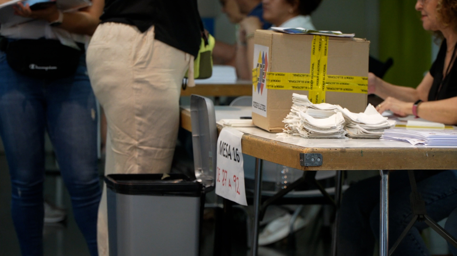 Venezolanos residentes en España ejerciendo su derecho a voto