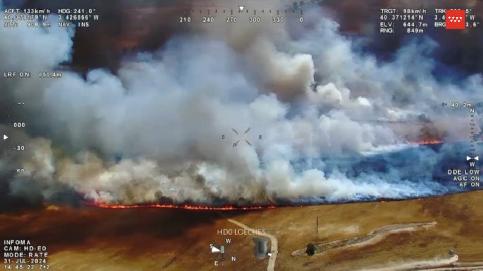 Imágenes aéreas del incendio que ha arrasado una zona extensa de pastos en Loeches