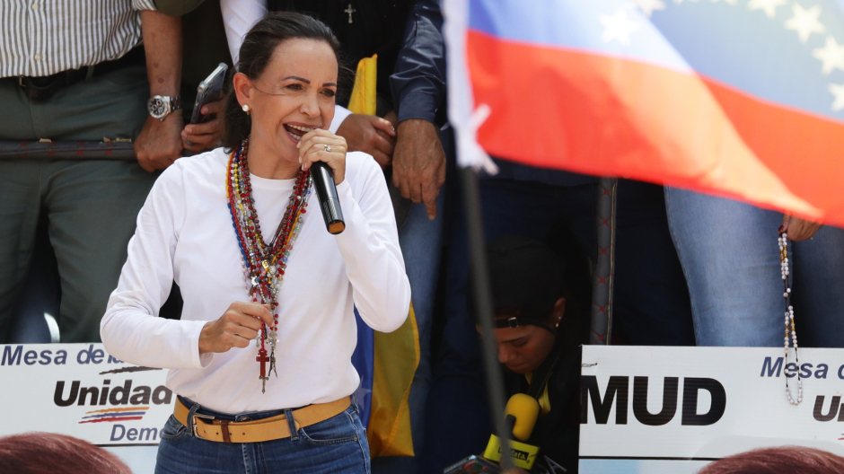 La líder opositora de Venezuela María Corina Machado habla en la protesta en rechazo a los resultados oficiales de las elecciones