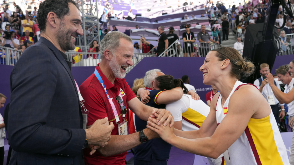 El Rey apoya en París a las jugadoras españolas de baloncesto 3x3