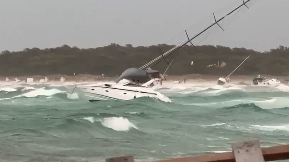 Fotograma de un barco en Formentera