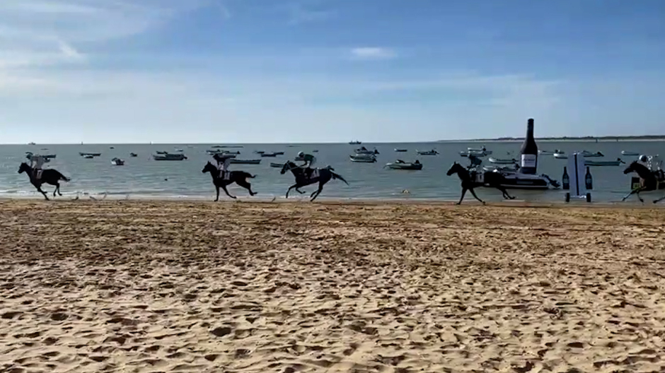 La llegada de los caballos a la meta es el momento más emocionante de la jornada