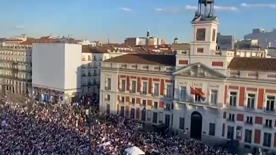 Así se ha visto desde arriba la Puerta del Sol durante la manifestación contra  el Chavismo