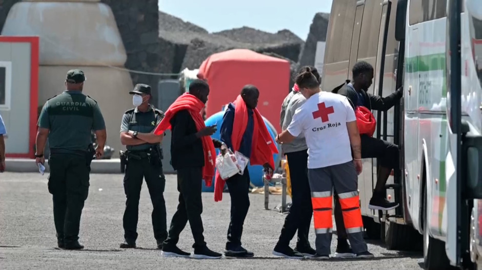 Llega a El Hierro un cayuco con 165 personas, entre ellas 13 menores