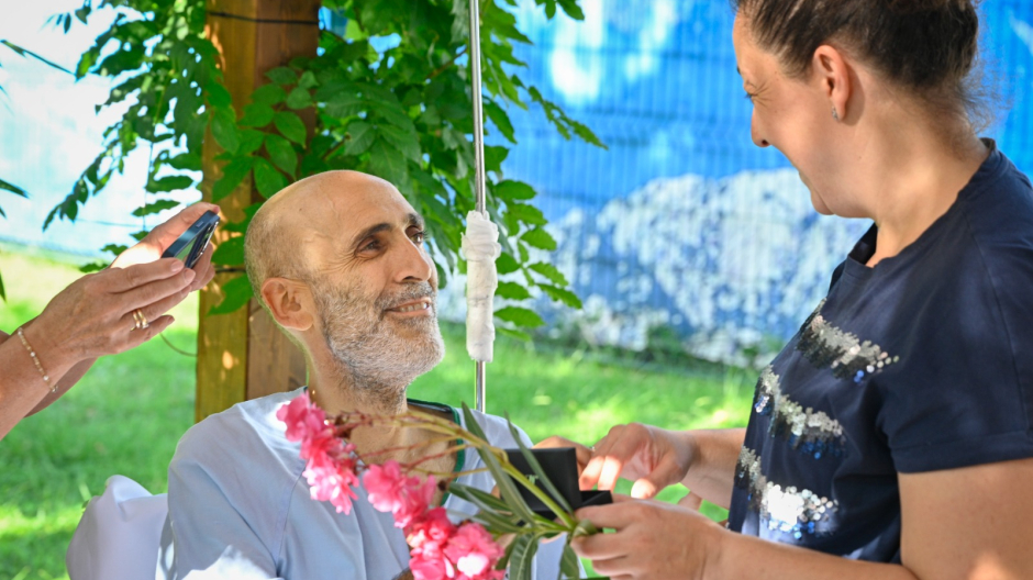 Carlos y Pilar en su boda en el Gregorio Marañón